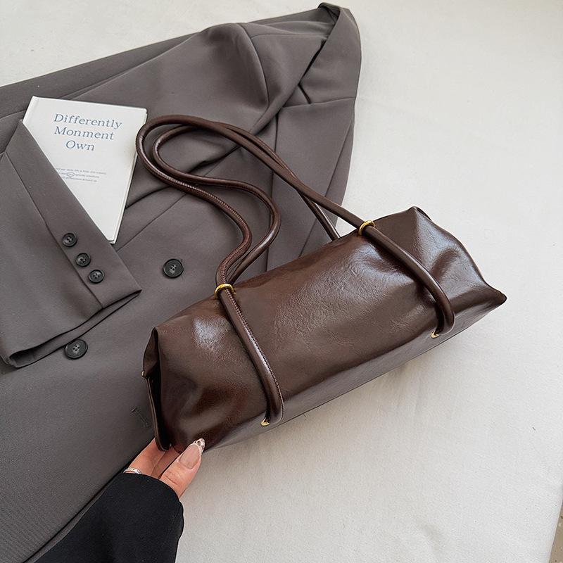 

Women s 2025 Retro Niche Shoulder Bag: Winter Fashion Versatile Handheld Pillow & Underarm Bag