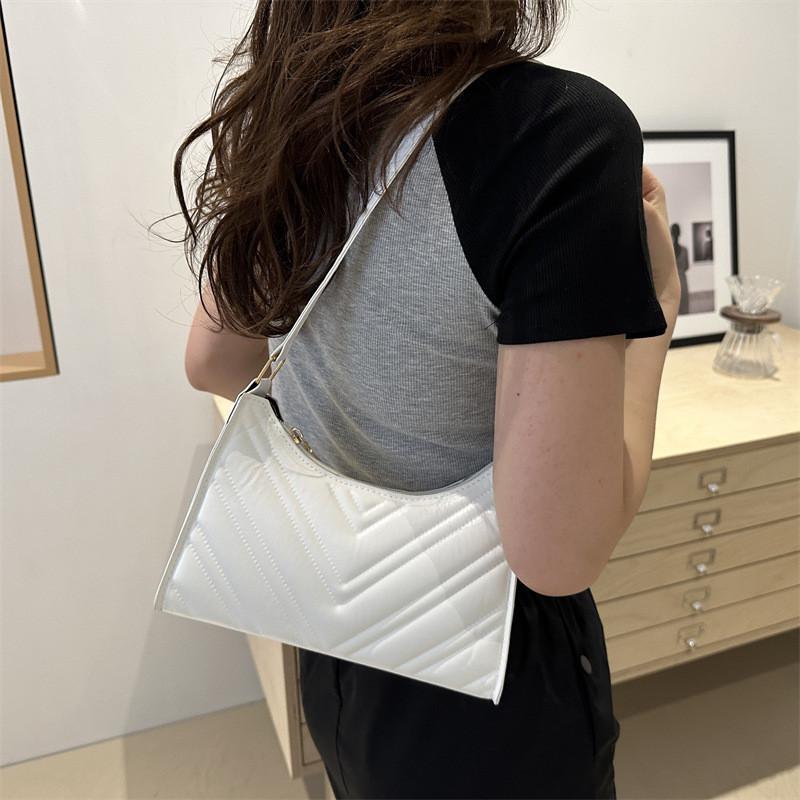 Fashionable Chic Women's Bag 2024 Trendy Simple Crescent Bag Casual Shoulder Bag