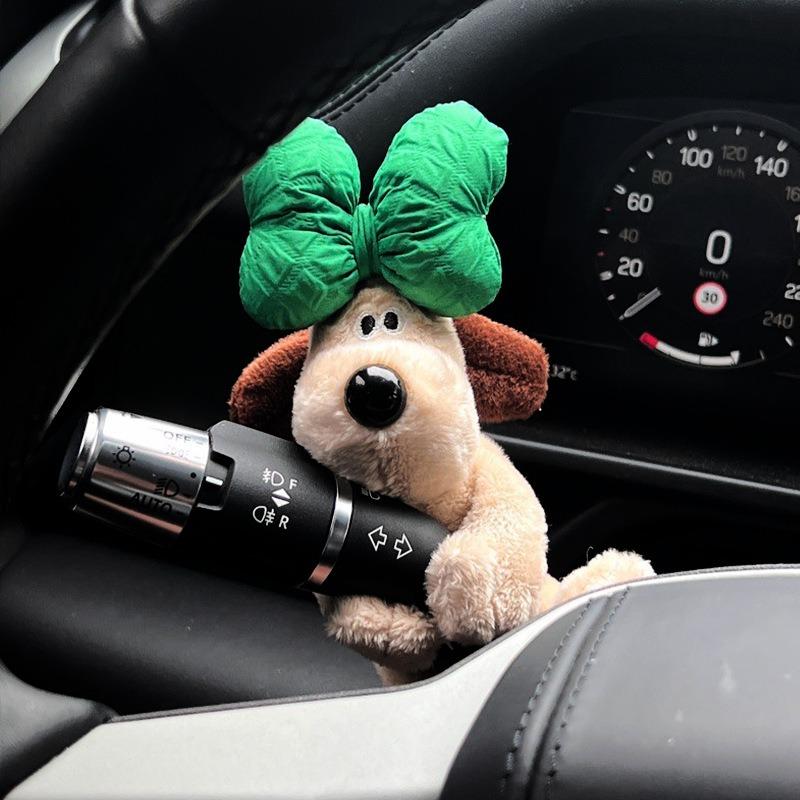 Auto-Dekorationspuppen, Piloten-Pawdog-Lenklichter, Scheibenwischer-Yellow-Schild-Ornament, niedlicher Schleifenhund, Auto-Wischer-Puppe, Innenzubehör