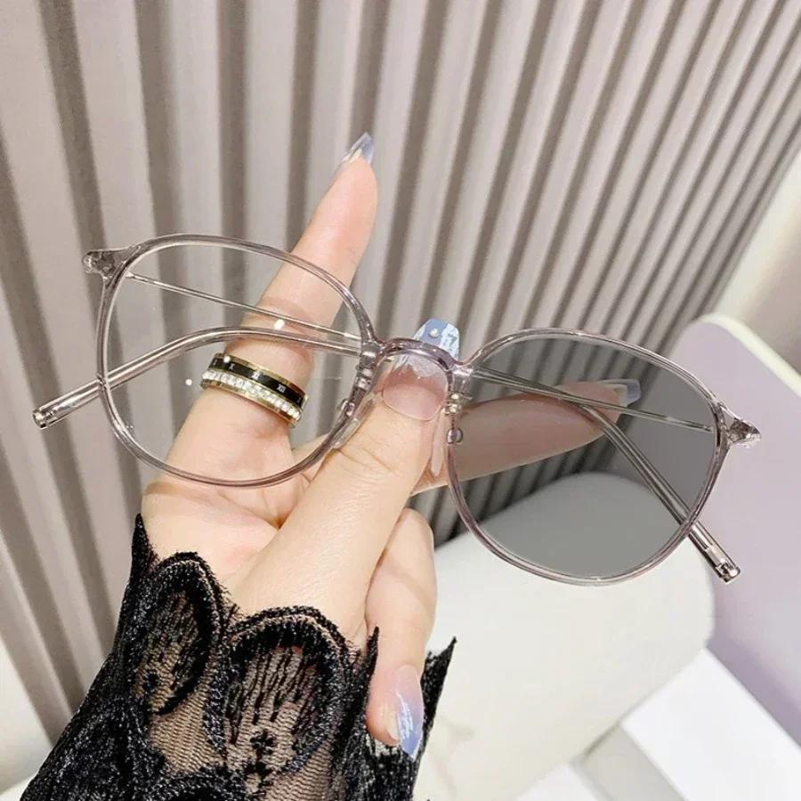 Round Frame Ultra Light TR90 Reading Glasses Outdoor Color Changing Presbyopia Eyeglasses for Women Photochromic Glasses To +4.0