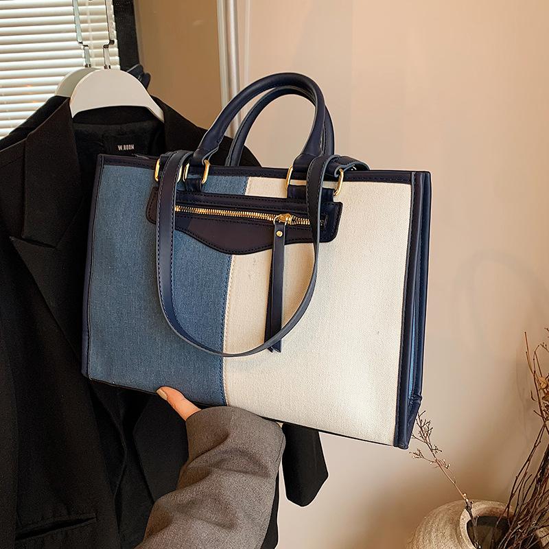 

Fashion splicing contrasting color tote bag large capacity new denim shoulder bag women s commuter messenger bag 36*10*26cm светло-синий