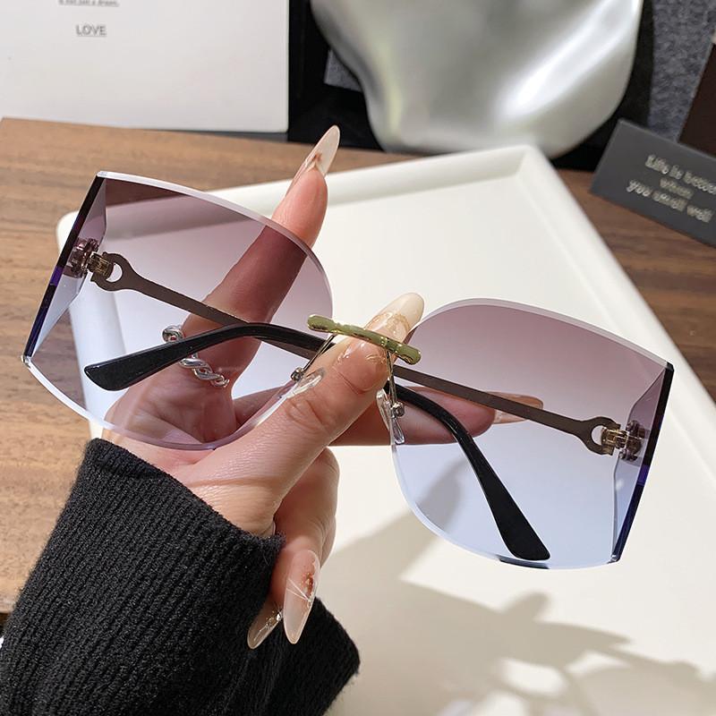 Vintage Frameless Curved Sunglasses With Letter Decor For Summer Outings And Fashion Wear