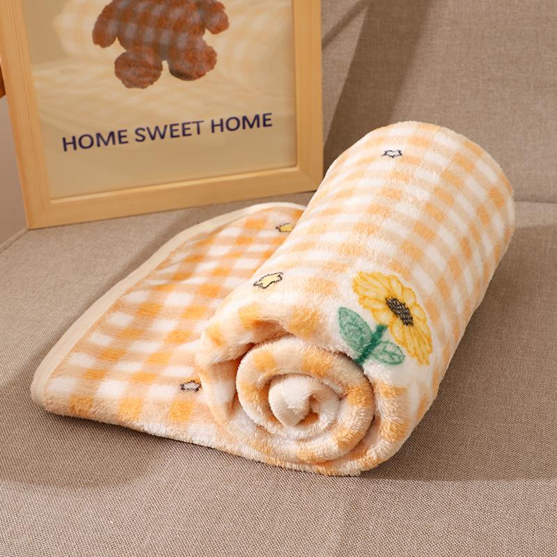 Pets autumn and winter anti-cold and warm sleeping blankets puppies coral fleece quilts dog supplies