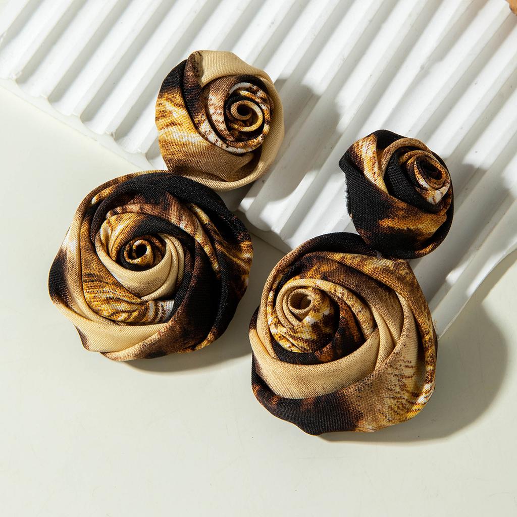 Akcesoria, koreańskie słodkie i świeże tkaniny, kolorowe trójwymiarowe kolczyki z kwiatem pąka róży, kolczyki.