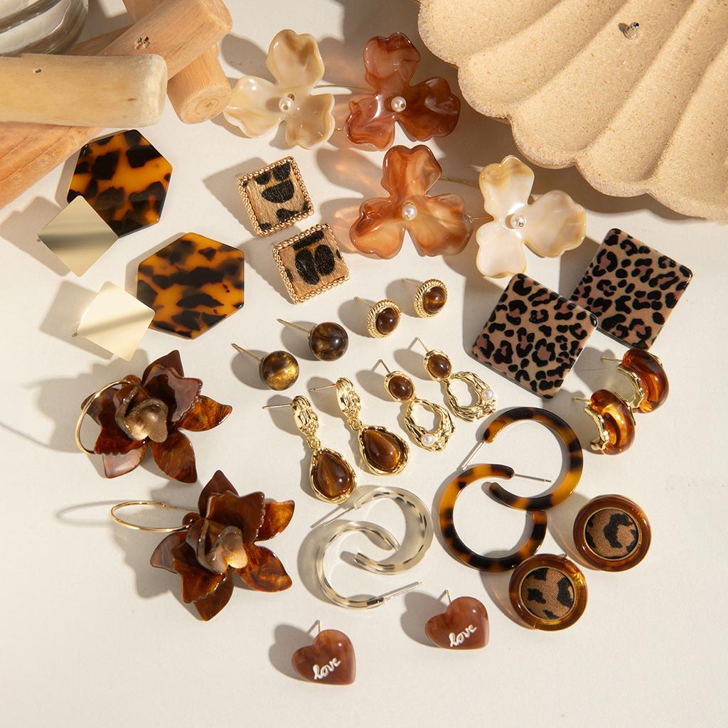 Autumn And Winter Retro Maillard Atmosphere Leopard Print Love Earrings, High-End Thousand Bird Grid Butterfly Asymmetric Earrings