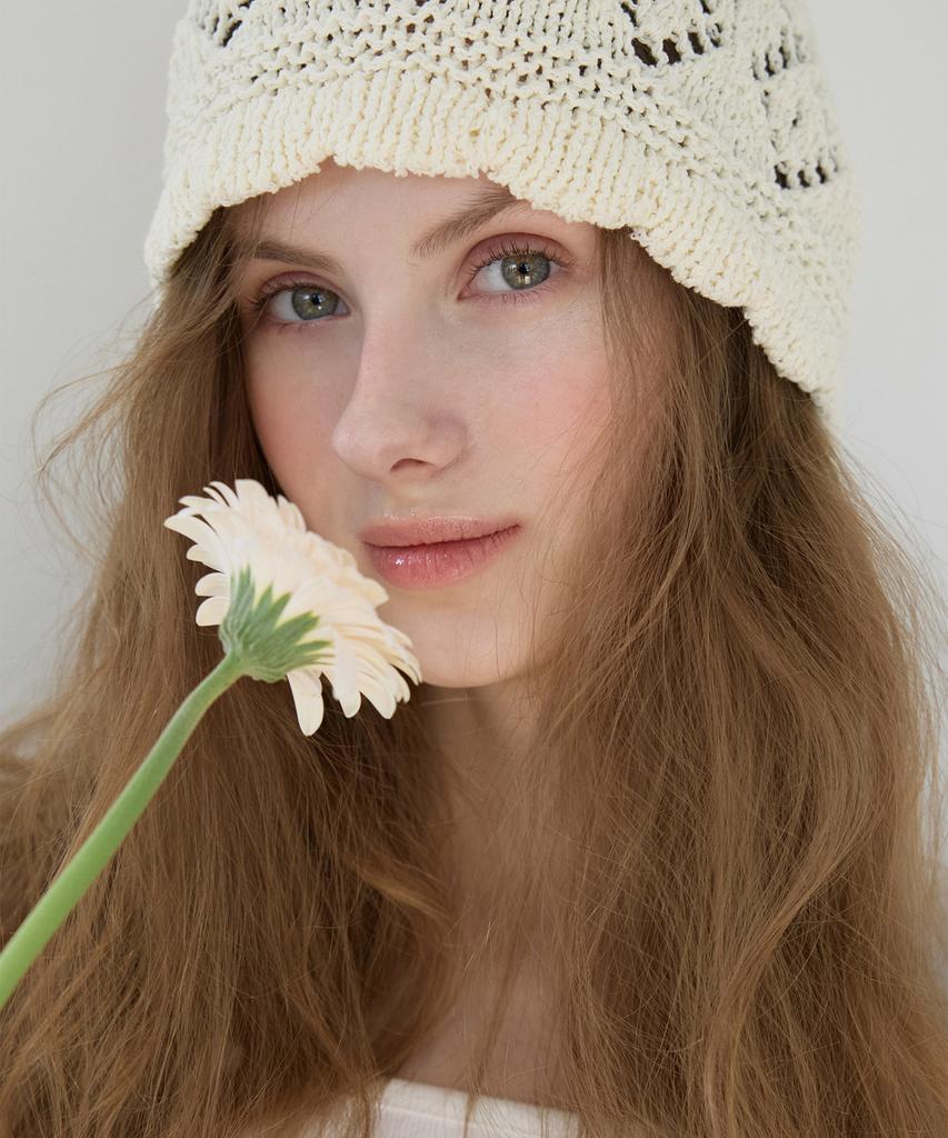 LETTER FROM MOON Scallop Punched Knit Beanie (Ivory)