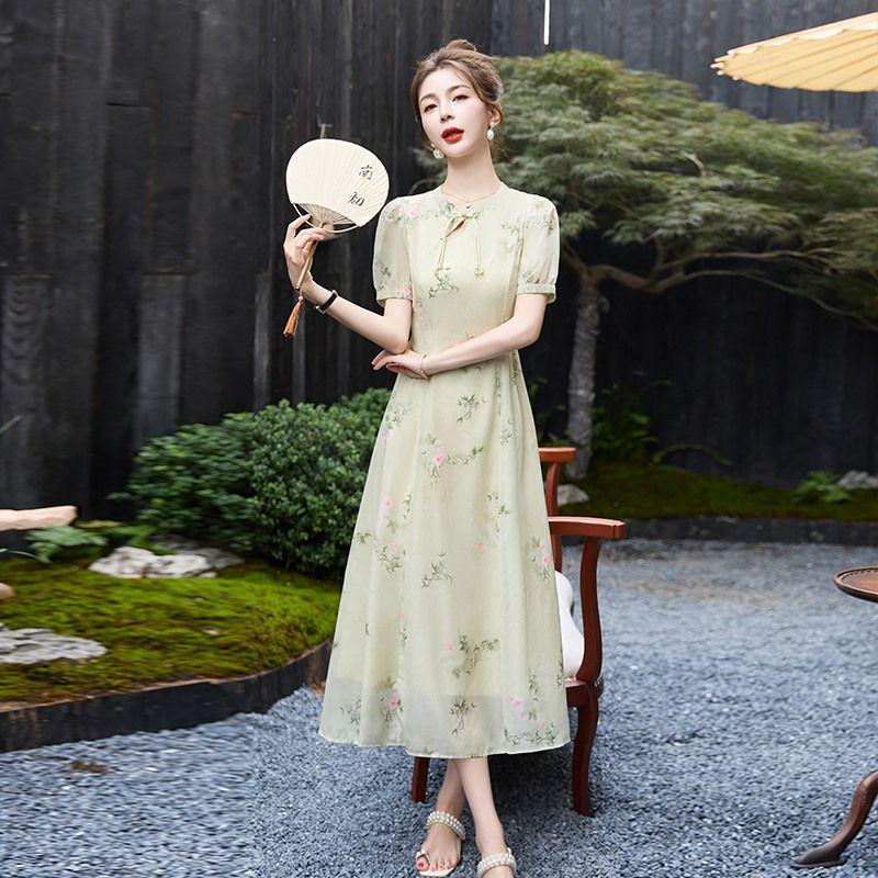 

Літній квітковий чонгсам 2024 року: Шикарна вузька сукня з короткими рукавами для молодих леді Small