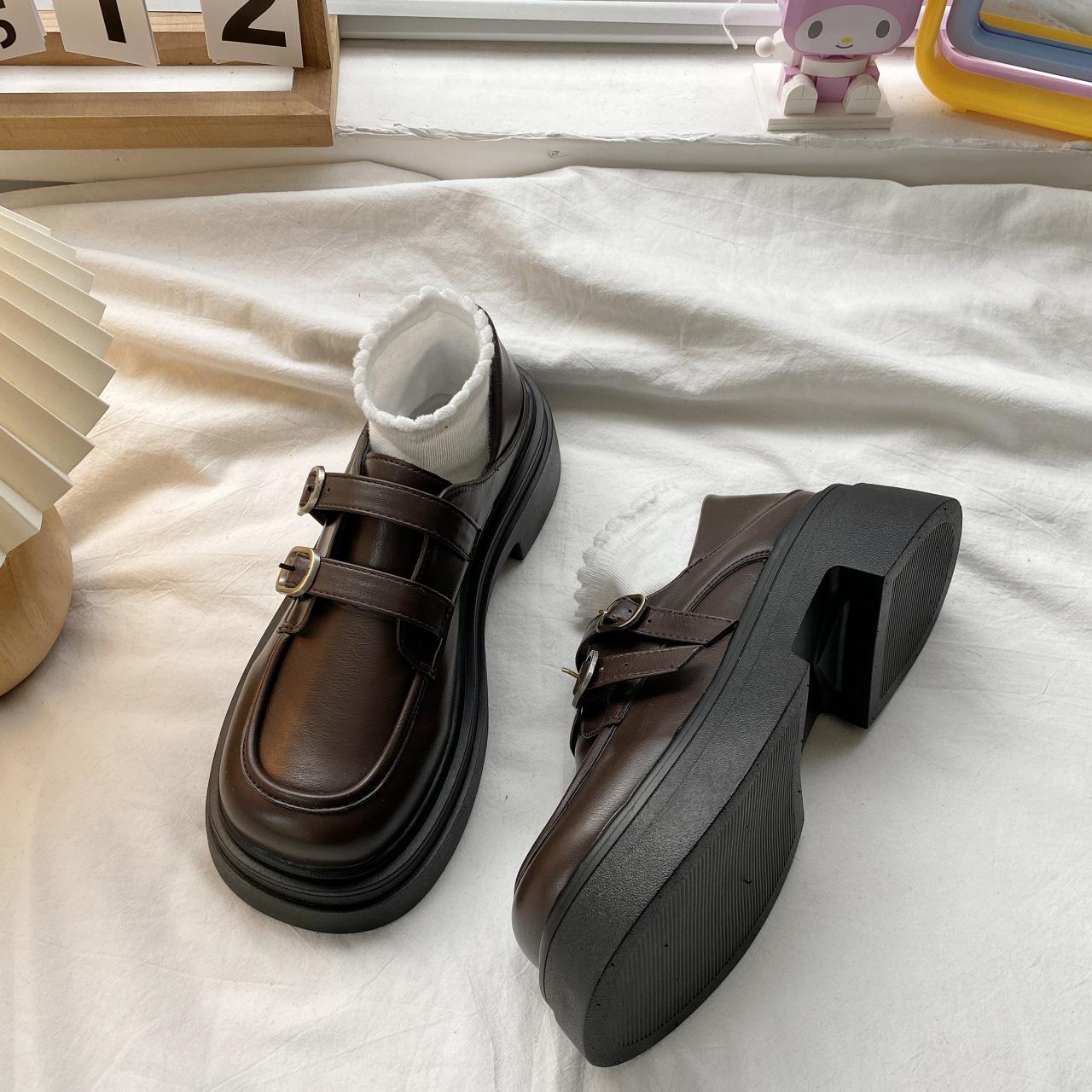 

Женские туфли-лодочки в стиле ретро на толстом каблуке, повседневные, на платформе, осень-зима 2025 г., простые, на шнуровке, однотонные туфли Мэри Джейн 39 коричневый