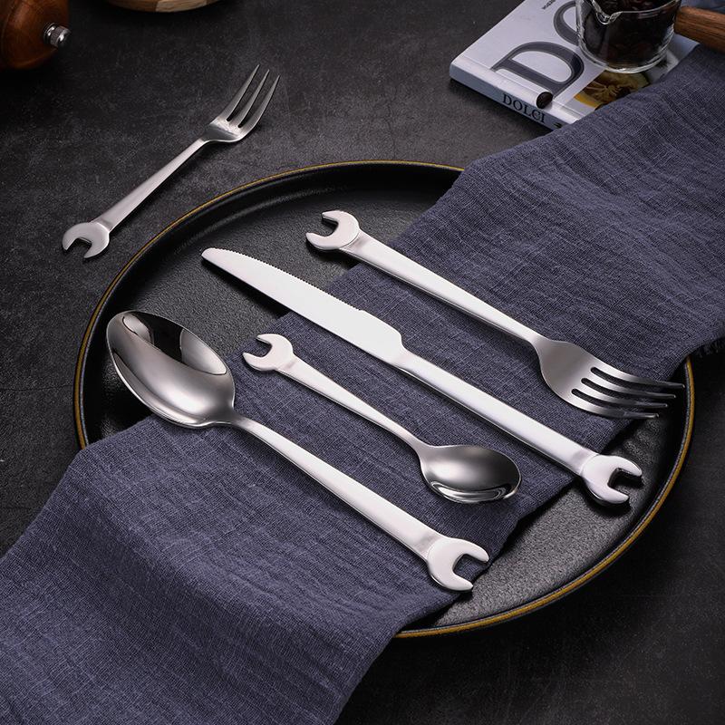Coltello Forchetta e Cucchiaio in Acciaio Inossidabile 304 Manico a Chiave Inglese Creativo Posate Occidentali Coltello da Bistecca Set Forchetta e Cucchiaio Cucchiaino per Dessert e Torta Coltello Chiave Inglese