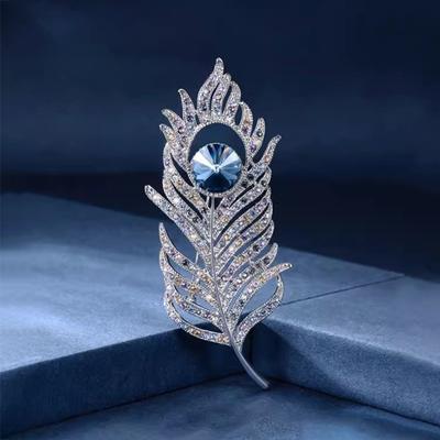 Atmosphärische Federbrosche High-End Weiblich Luxus Temperament Kristallbrosche Leichter Luxus High-End Anstecknadel Anzugaccessoires