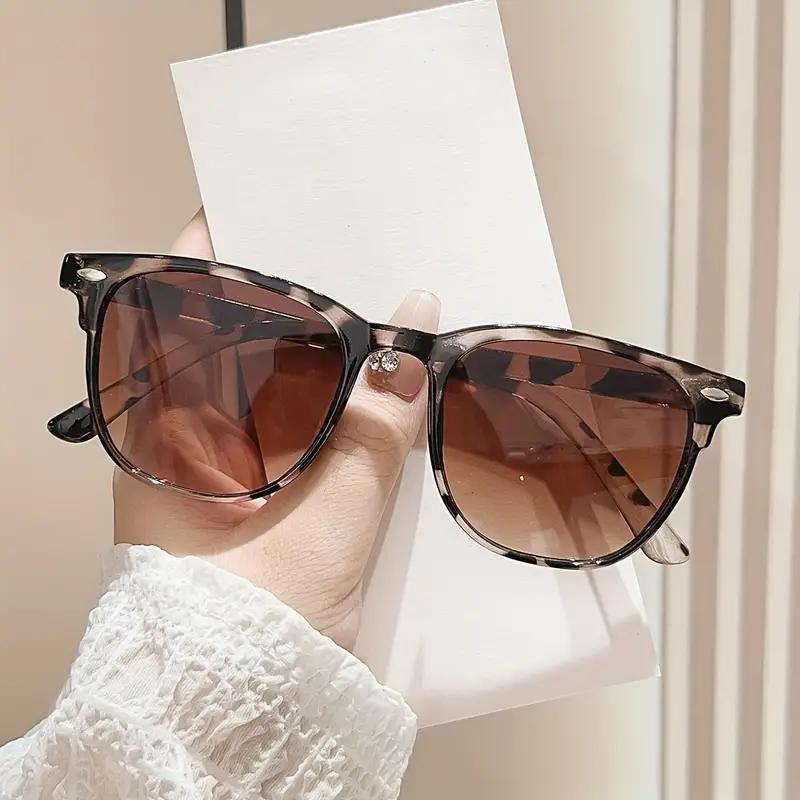 1Pc Women's Cat Eye Frame Glasses Fashionable Pc Frame and Lenses Classic Style Suitable for Hiking Ideal for Gift Giving