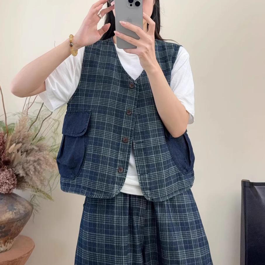 

Plaid V-Neck Vest & Elastic Waist Straight-Leg Pants Set for Women - Sleeveless, Loose, Casual 2026 Edition L