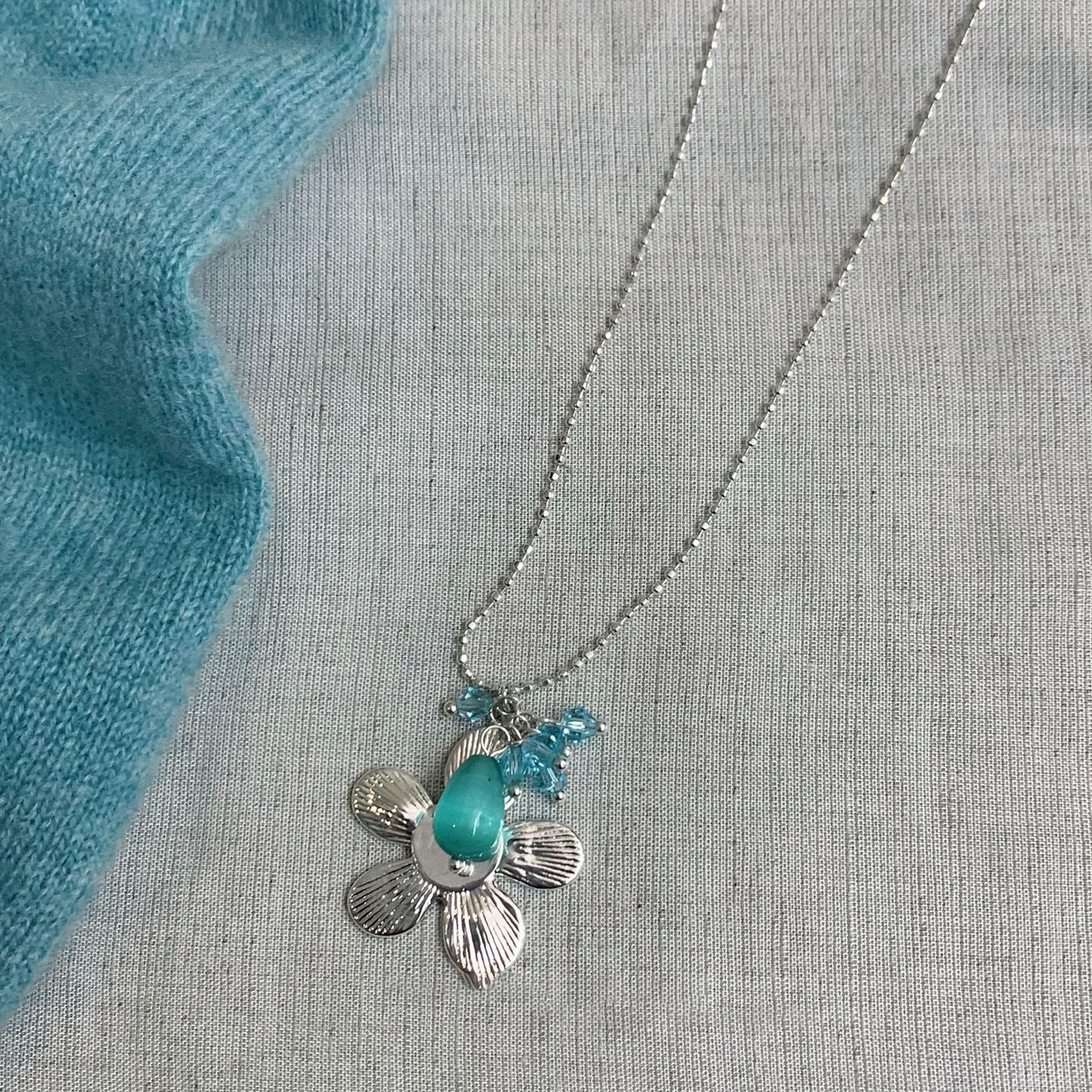 

French zircon flower pig nose pearl necklace niche retro collarbone chain, temperament necklace for women