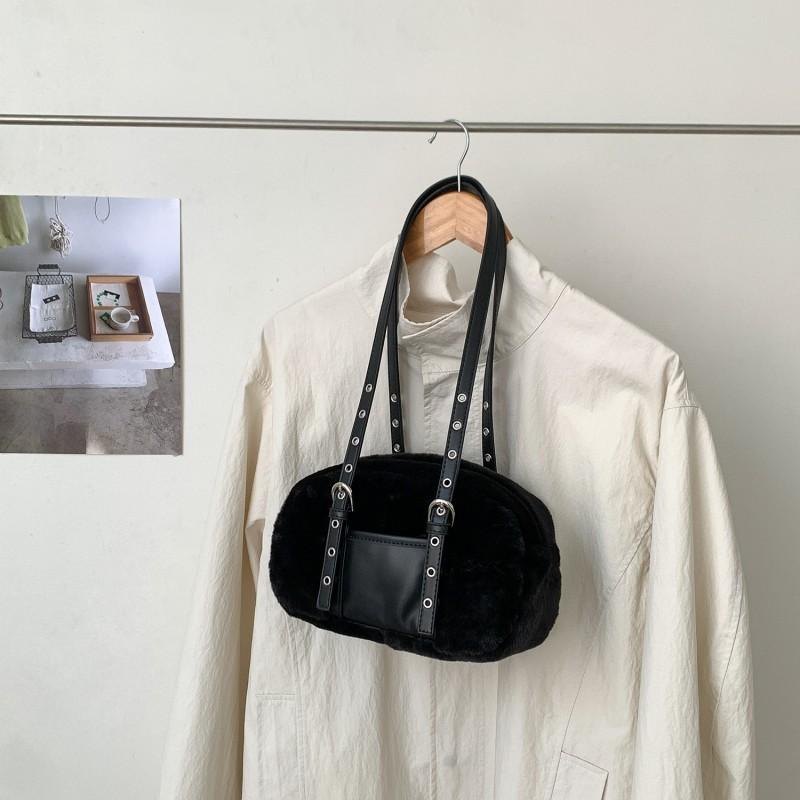 

Korean Fashionable Cute Furry Bowling Bag 2025 Women s Niche Design Splicing Underarm чорний