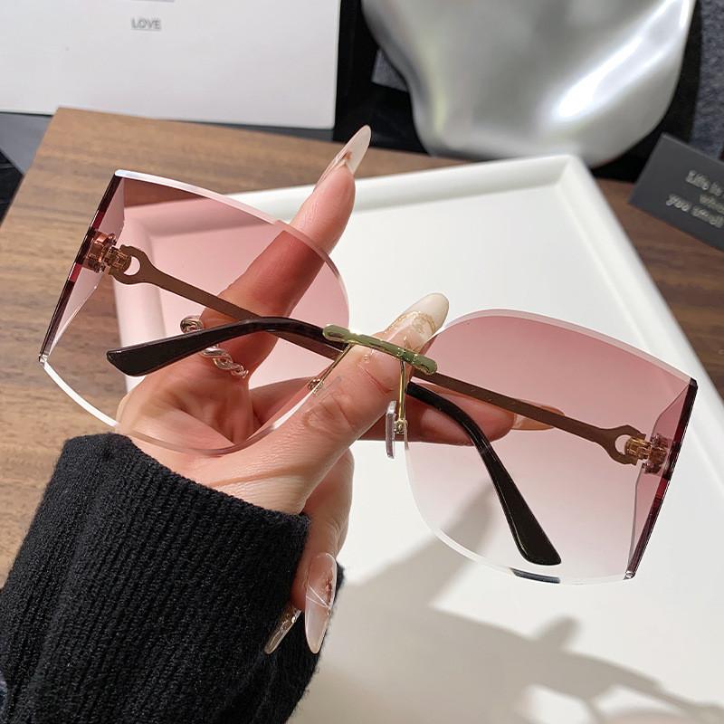 Vintage Frameless Curved Sunglasses With Letter Decor For Summer Outings And Fashion Wear