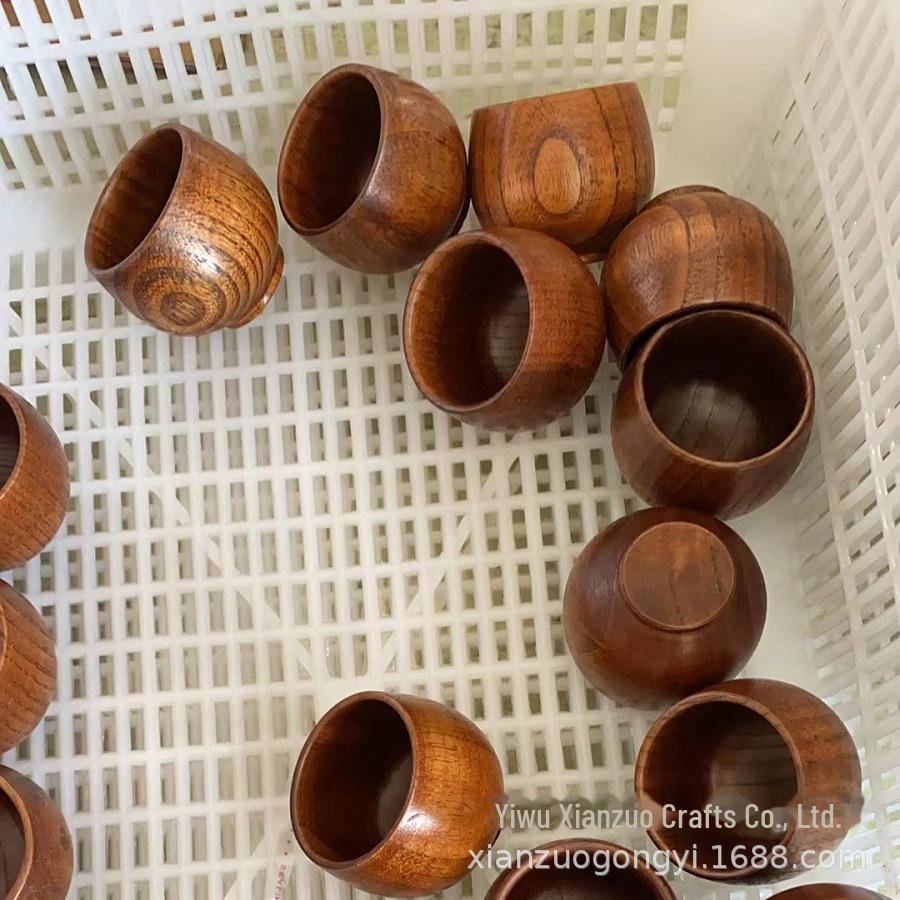 Японская деревянная кружка-бревно - изолированная деревянная кружка в стиле ретро для сакэ и воды Small belly cup