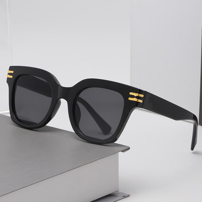 Fashion Square Sunglasses Women Men Vintage Luxury Designer Sun Glasses UV400 Pool Party Travel Accessories