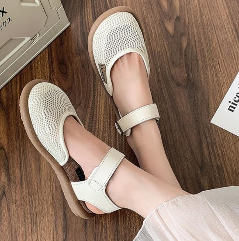 Modne damskie klapki Baotou Letnie buty dla kobiet Codzienne sandały na płaskiej podeszwie Oddychające sandały Wygodne na zewnątrz plażowe Pojedyncze buty