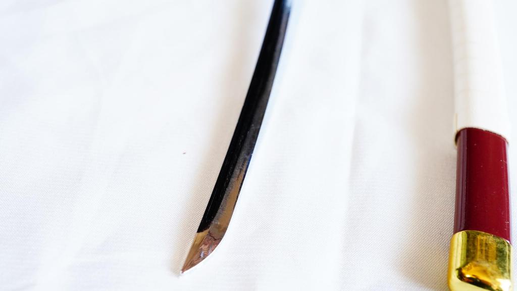 Griffon Shanks One Piece Mini Weapon Sword Bow Arrow Shield Accessories Keychain Figure Doll Display Decoration Anime Game Alloy Toy Metal Miniature