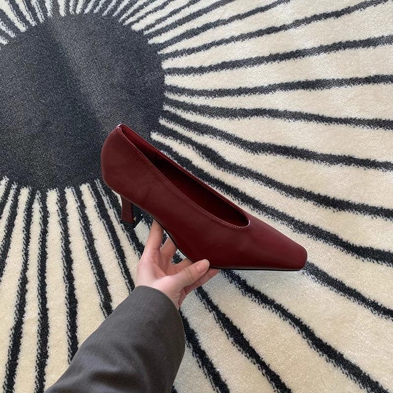 

Подходит для выхода в свет! Темпераментные туфли на высоком каблуке не утомляют ноги, новые маленькие черные кожаные туфли, туфли-лодочки на толстом каблуке 35 бордовый