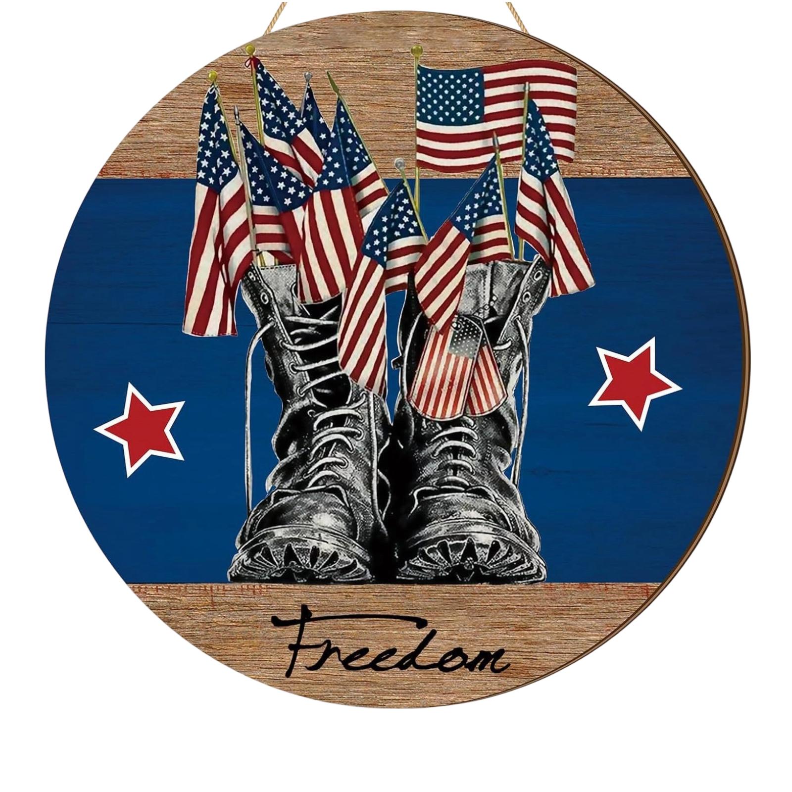 

Wooden Patriotic Door Hanging Decoration Round Front Porch Wall Art Outdoor Home Hanging Sign with American Flag and Military Boots Design One Size темно-синього кольору
