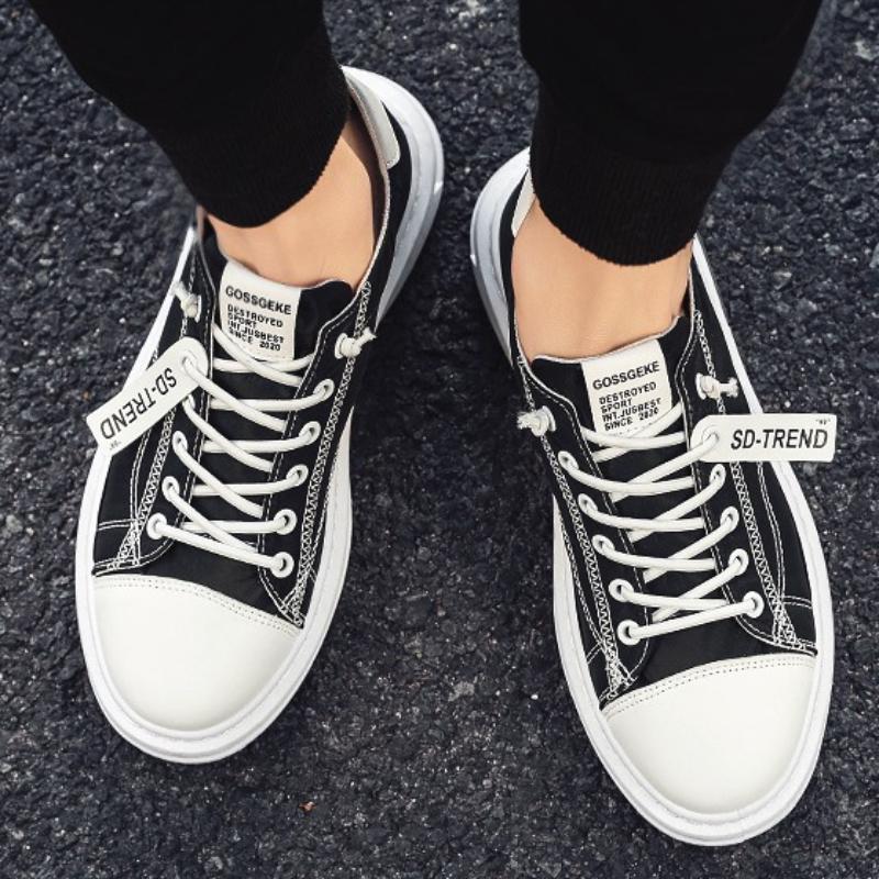 Zapatos vulcanizados para hombre, recién llegados, zapatos de lona de verano, transpirables, cómodos, zapatillas de hombre, nuevos zapatos planos informales con cordones para caminar.