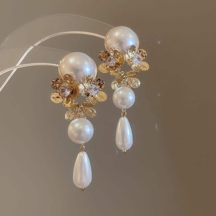 Silver needle French retro flower pearl fringed earrings personality sweet temperament stud earrings women