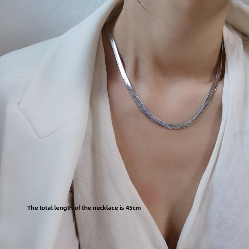 Goldene Schlüsselbein Kette Flache Schlangenknochen Halskette für Damen, 18 Karat Vergoldet, Schlicht und Elegant, mit Ein Raffiniertes Gefühl