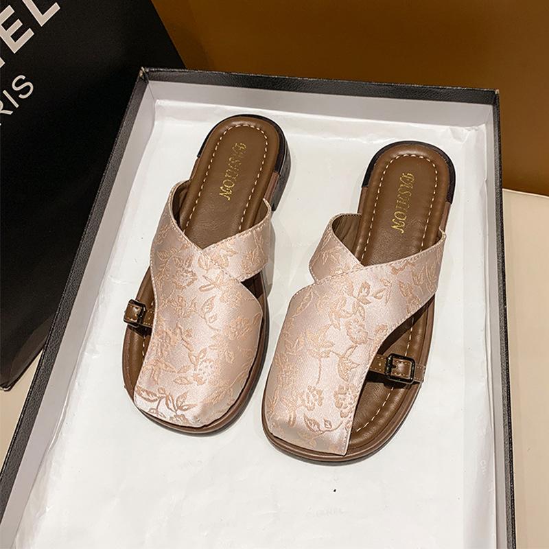 National style bag head half slippers women's summer wear fashion new thick bottom new Chinese style skirt going out French sandals