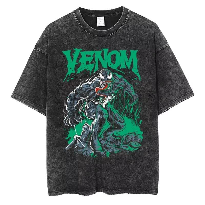 Übergroßes T-Shirt mit kurzen Ärmeln und Vintage-Comic-Cover-Artwork von Marvel The Amazing Spider-Man, das eine dynamische Kampfszene zwischen Venom zeigt