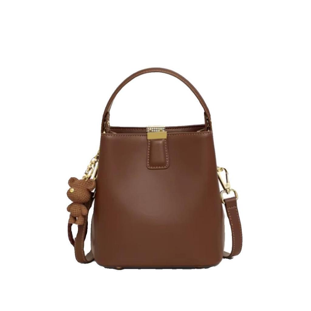 This Year, Trendy Women's Bags Include Fashionable Single-shoulder Crossbody Bucket Bags and Hand-carry Bags for Commuting To Work