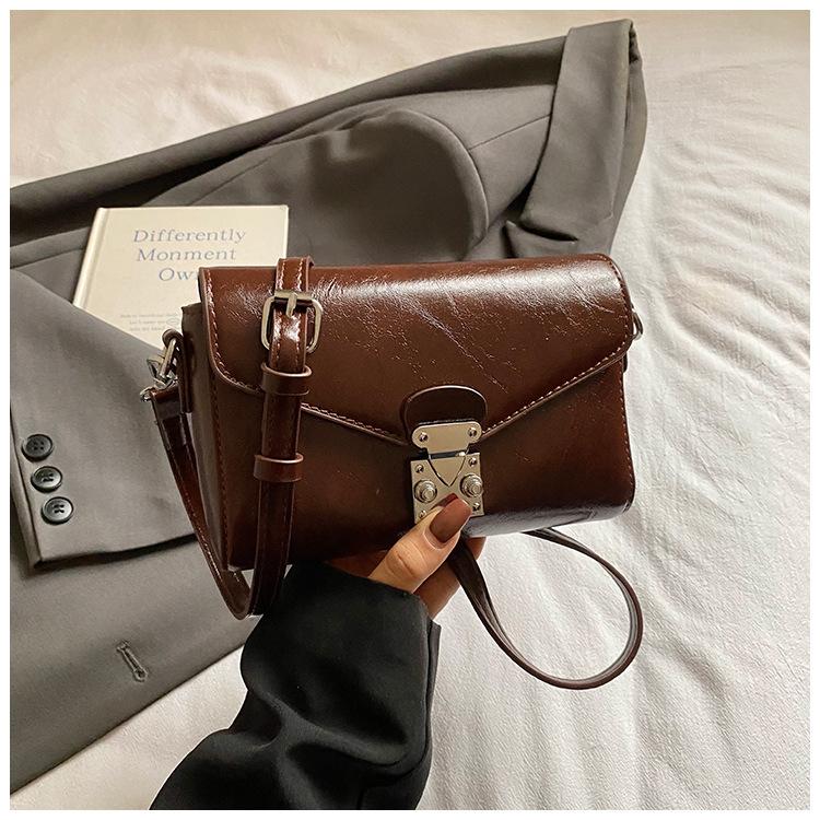 

Simple retro small square bag women s bag 2025 new high-end fashion versatile envelope bag oily leather shoulder messenger bag