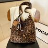 Large Capacity Leopard Print Women's Bag New Versatile Retro Messenger Bag of High Value Elegant Shoulder Bag