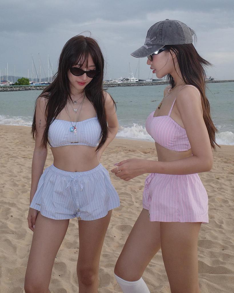 Bikini Fresco de Dos Piezas para Vacaciones en la Playa para Mujer: Top Bandeau de Tirantes y Shorts Sueltos