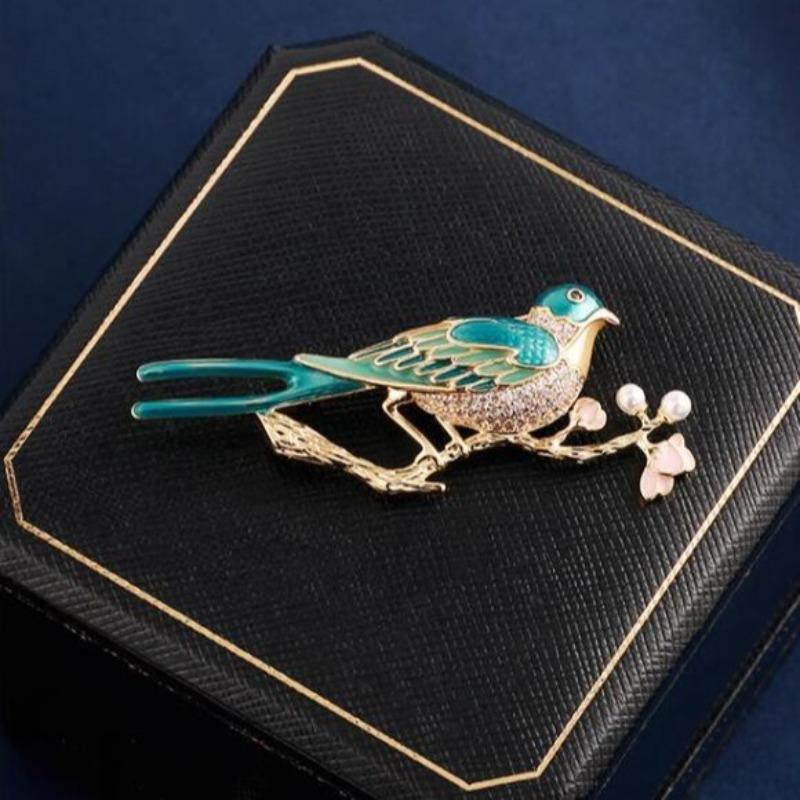 Elegant Cute Bird Brooches for Women Unisex Shiny Rhinestone Zircon Emblem  Lapel Pins Jewelry Gift