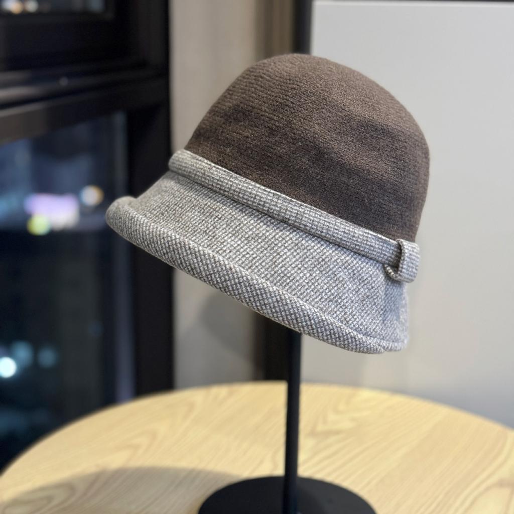 Neuer Hut Damen Herbst und Winter Warmer Fischerhut Britischer Hut mit gekräuselter Krempe Hut für Mütter mittleren und höheren Alters Schlanker Glockenhut