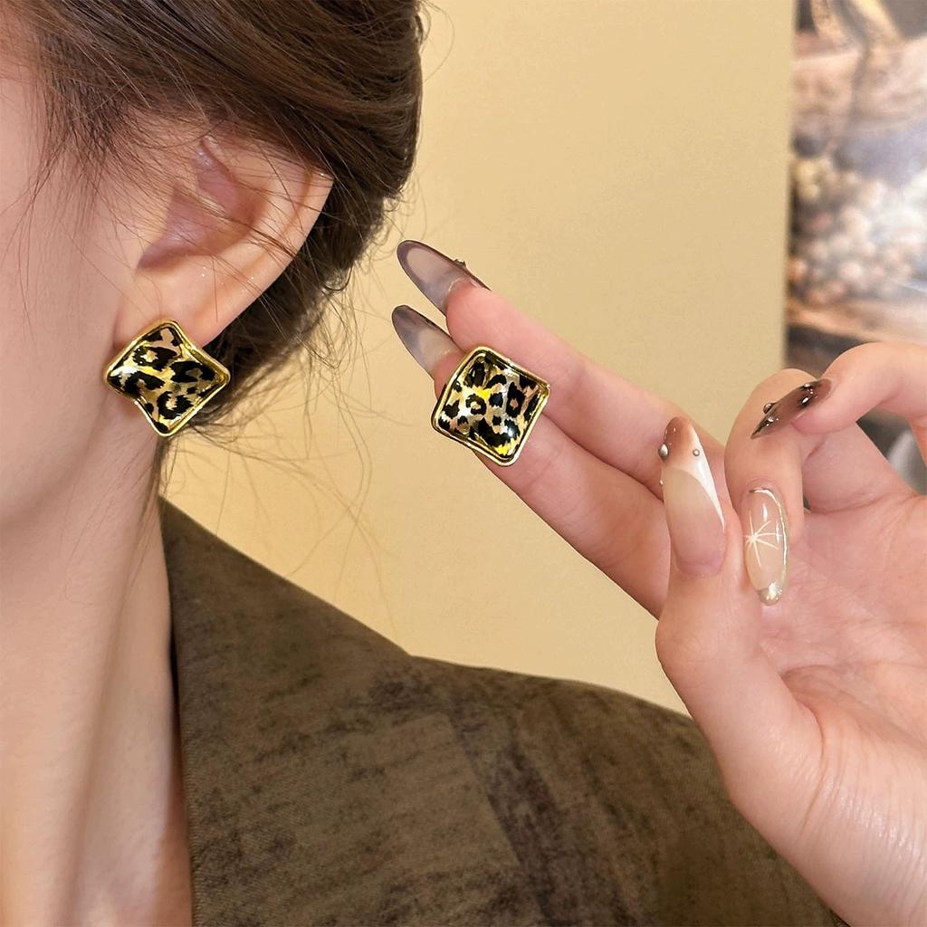 Silver needle same gold earrings women's light luxury high-end temperament pearl stud earrings retro new earrings