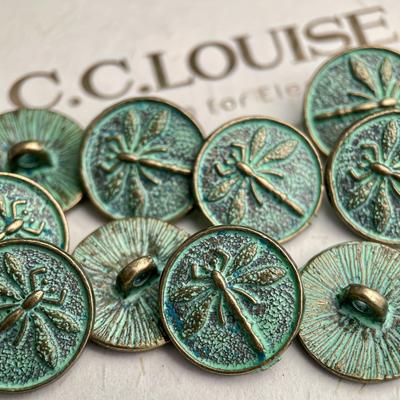 10 Stück 17mm Vintage Metall Schaftknöpfe, Libellen Gravur mit Grüner Patina, DIY Schmuckzubehör Blumenknopf Bekleidungszubehör