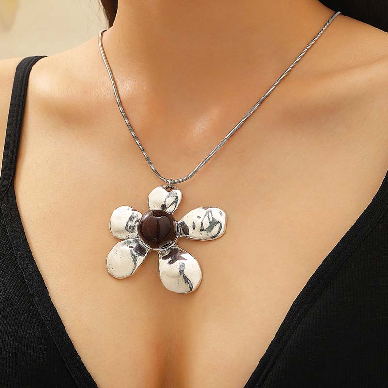 Exaggerated Large Flower Shaped Pendant Necklace For Women Fashion Silver Color Long Adjustable Snake Bone Chain Jewelry Gifts