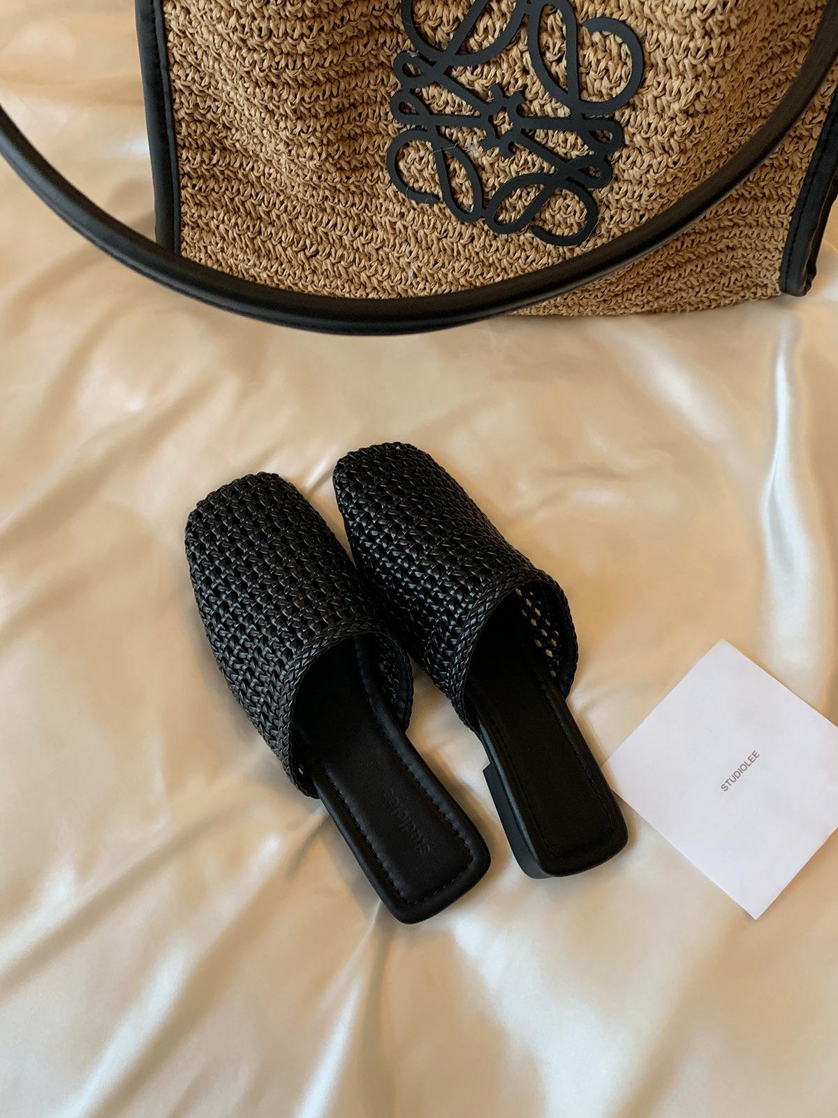 Виноградная мать с той же минималистичной французской квадратной головой универсальные крутые тапочки темперамент мягкая плетеная сетчатая сумка голова тапочки женские 40 чёрный 4290₽