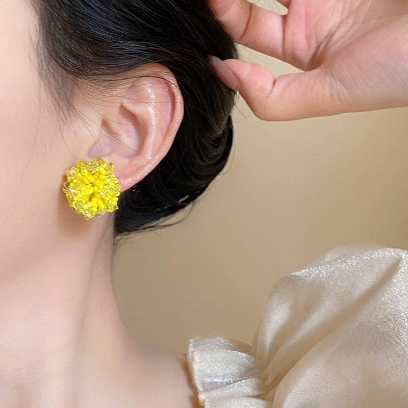 Crystal woven flower seaside vacation wind colorful embroidered earrings women's spring and summer small fresh and sweet white stud earrings