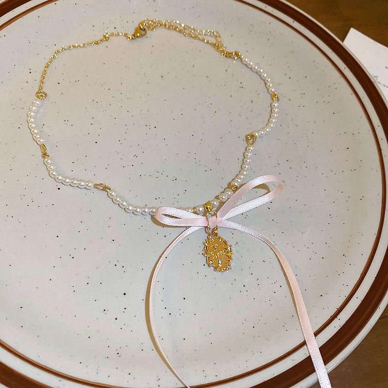 Dopamine Pearl Necklace: Retro Court Style Versatile Clavicle Chain for Women