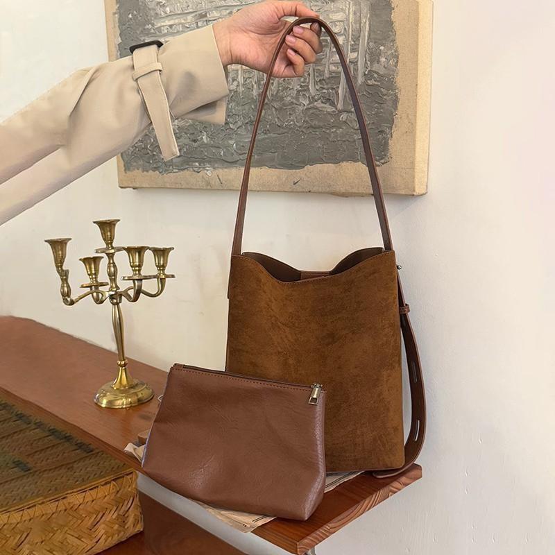 

Deerskin velvet large-capacity tote bag women s, new trendy Korean bucket bag niche versatile underarm bag коричневый