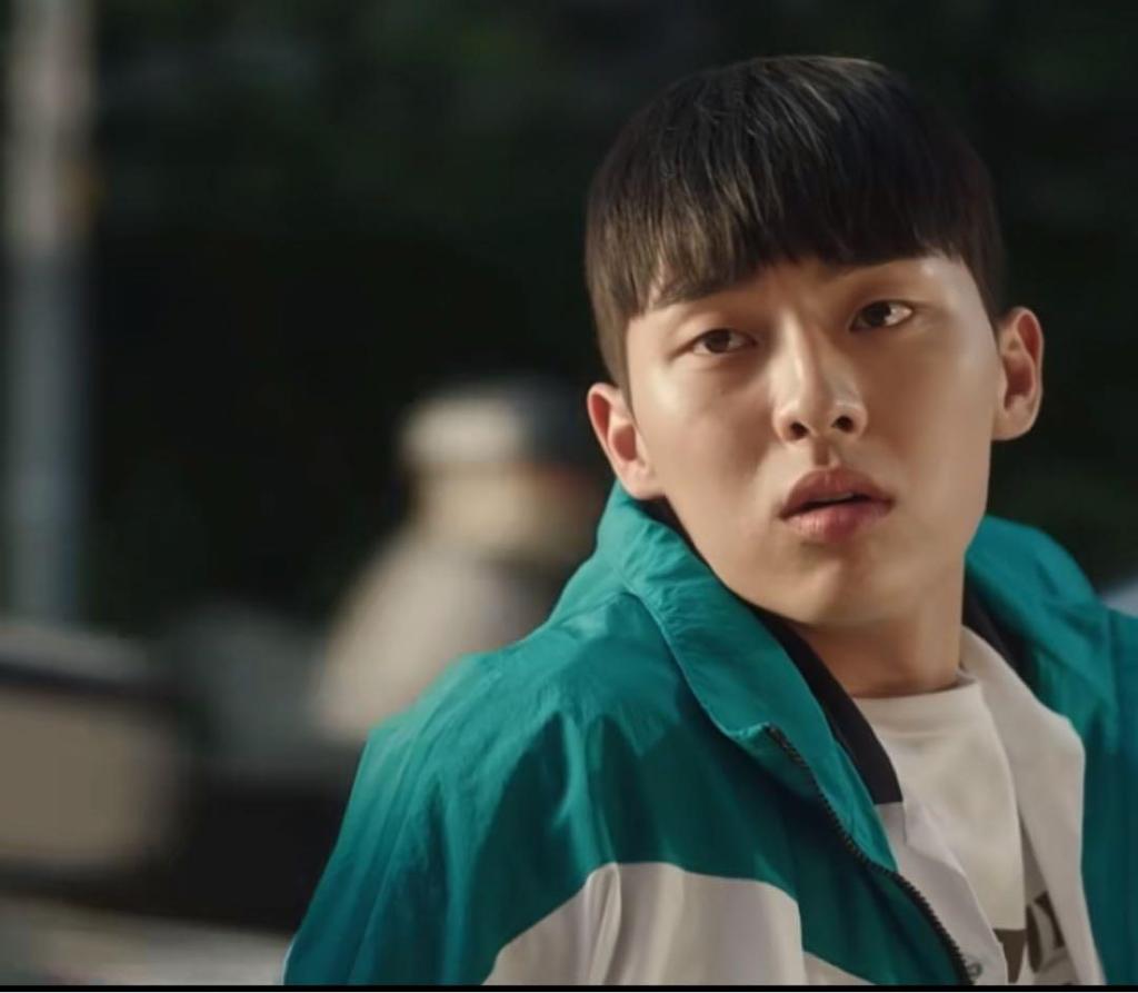 [GEBRAUCHT] Ein niedliches Armkissen aus dem koreanischen Drama "Weak Hero" Ahn Soo-ho (Choi Hyun-wook)