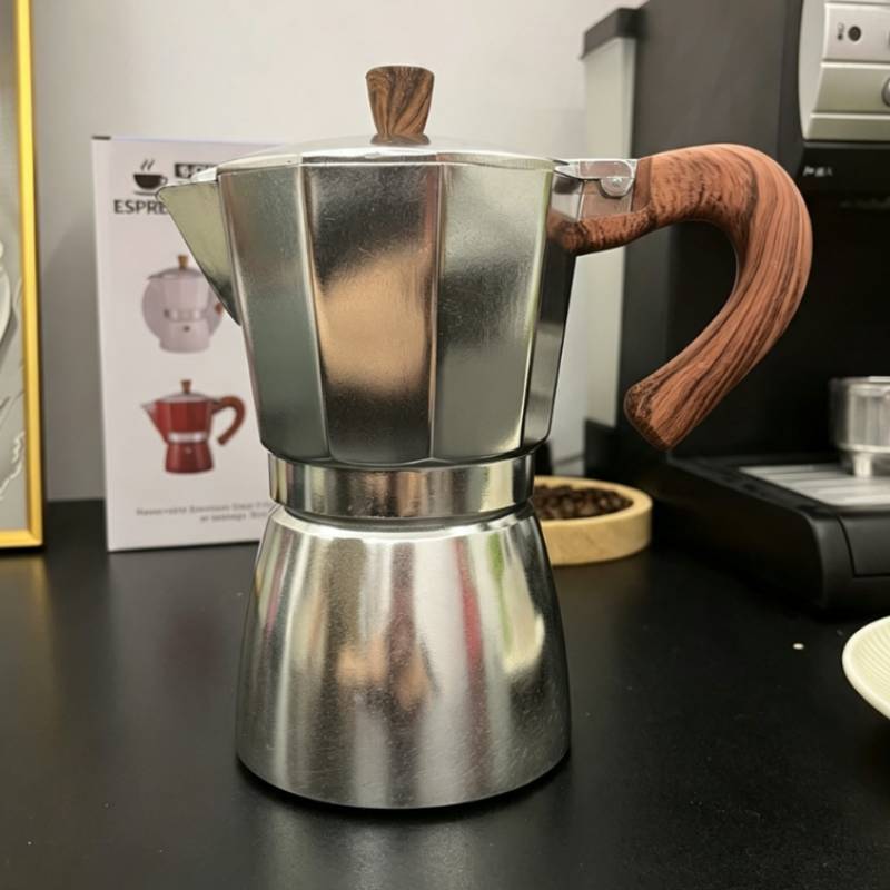 Caffettiera Moderna Minimalista in Alluminio con Manico in Legno per la Preparazione in Casa