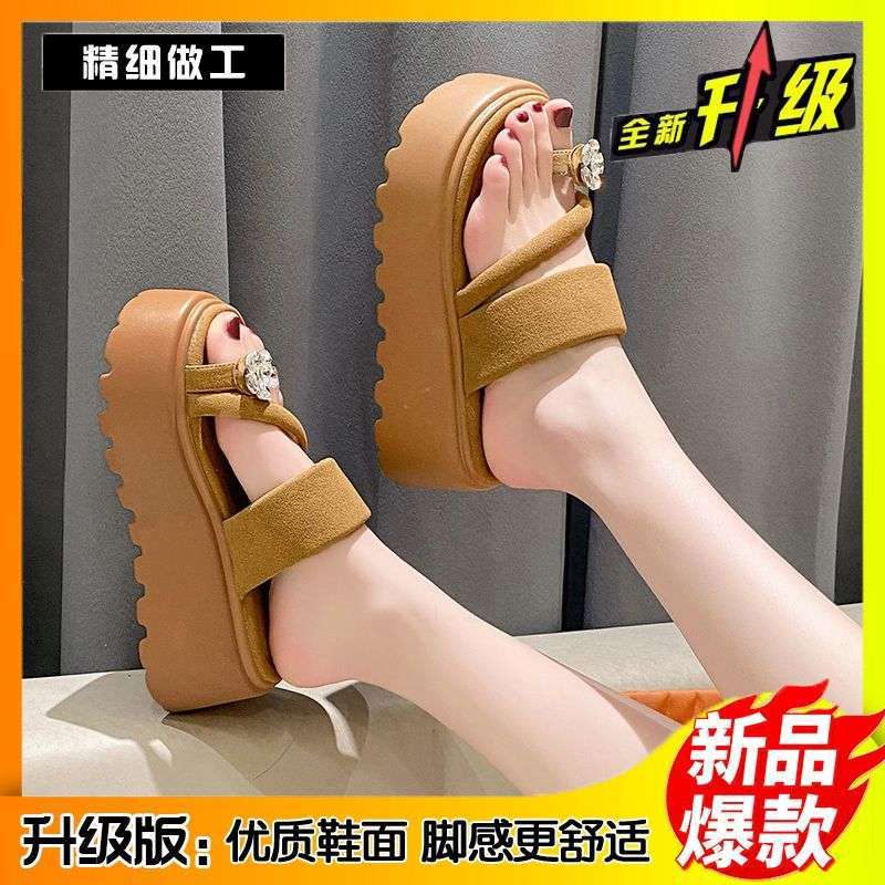 

Thick-bottomed rhinestone slippers women s fashion outer wear 2025 summer new versatile height increase 7cm toe muffin sandals 40