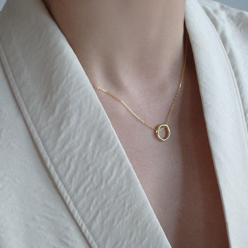 

Real 925 Sterling Silver Sweet Romantic Geometric Smooth Circle Pendant Short Necklace For Women Wedding Party Jewelry Gold