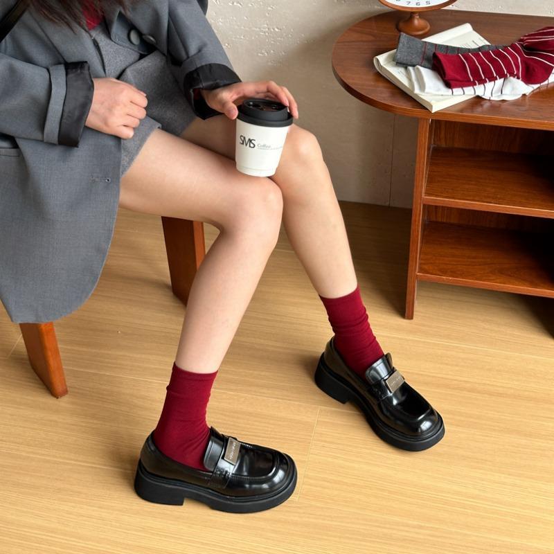 Ladies Autumn and Winter Fashion Simple Sports Leisure All Match Stripe Boneless In The Tube Pile Socks