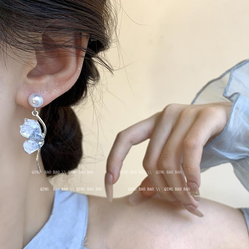 Asymmetrical Milk Blue Ice Crystal Earrings, High-end Feeling, Fresh Girlish Temperament Earrings, Silver Needle Earrings, Tide