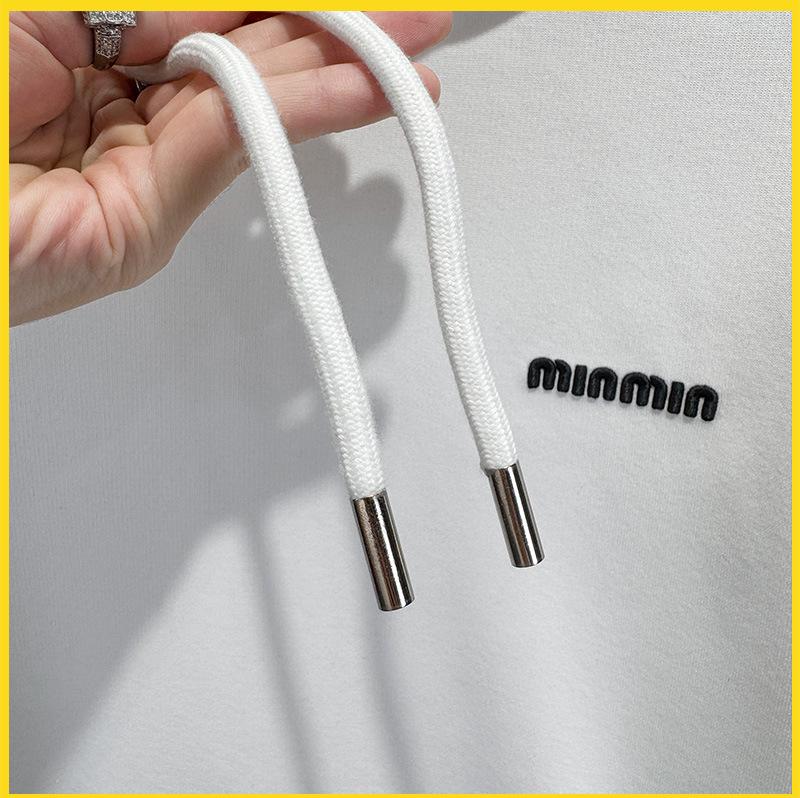 Herren-Kapuzenpullover im europäischen Stil mit Stickerei - Herbstkollektion 2025, Trendiges Light-Luxury-Design.